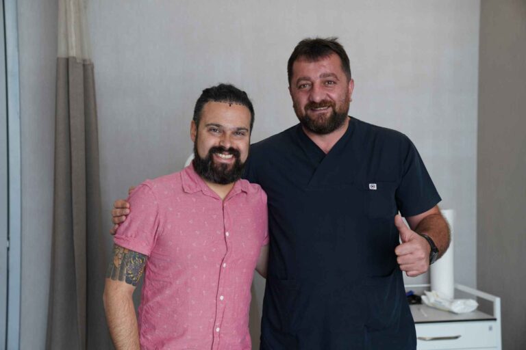 Dr. Tosun mit patient